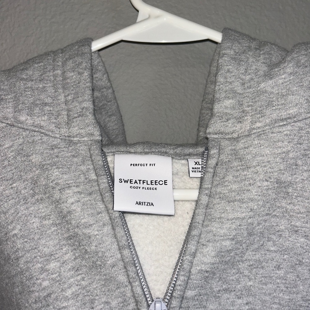 Aritzia zip up
